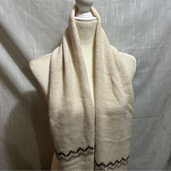 Long knitted scarf - Picture 2 of 3